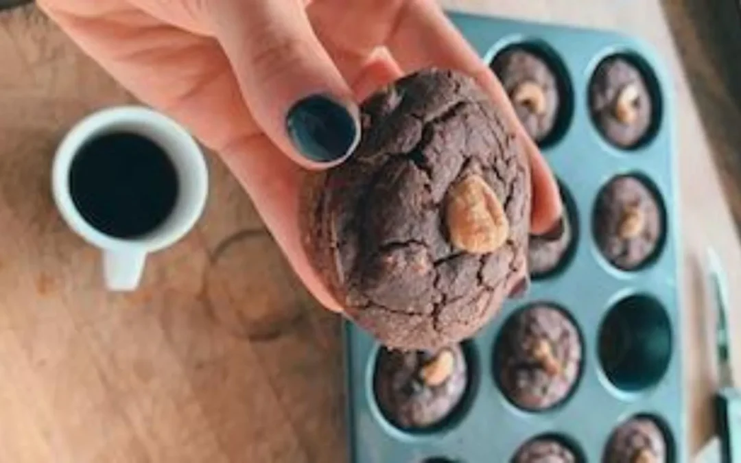 Schokoladenmuffins mit Kaki