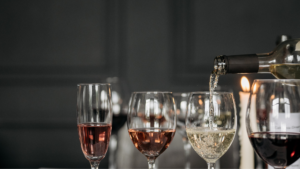 Beim Weinglas gibt es verschiedene Glasformen. Welche passen zu welchem Still- oder Schaumwein?